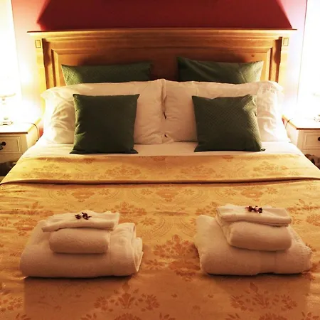 Raphael بيت ضيافة 4*